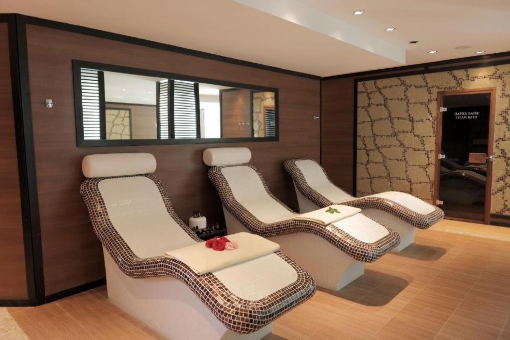 Local Stay Hotel, BW Signature Collection Bansko Bagian luar foto